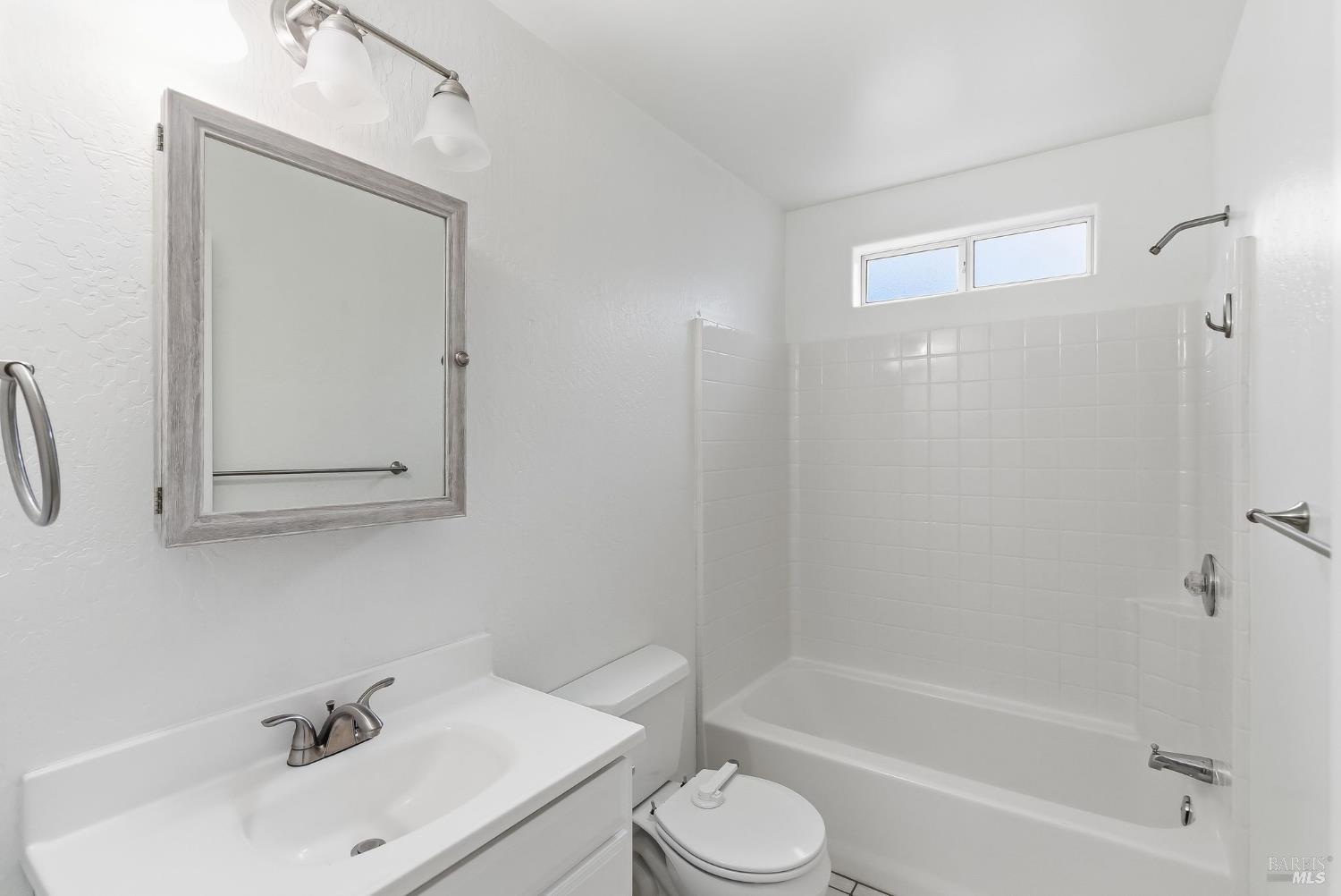 Detail Gallery Image 11 of 41 For 567 San Geronimo Valley Dr, San Geronimo,  CA 94963 - – Beds | – Baths