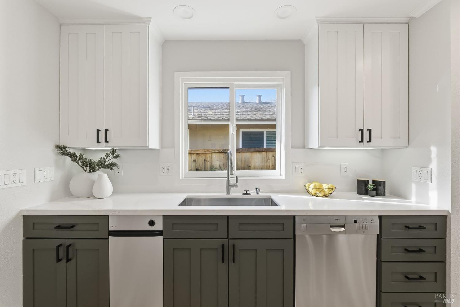 Detail Gallery Image 11 of 28 For 16 Edna Ct, Kentfield,  CA 94904 - 3 Beds | 2/1 Baths