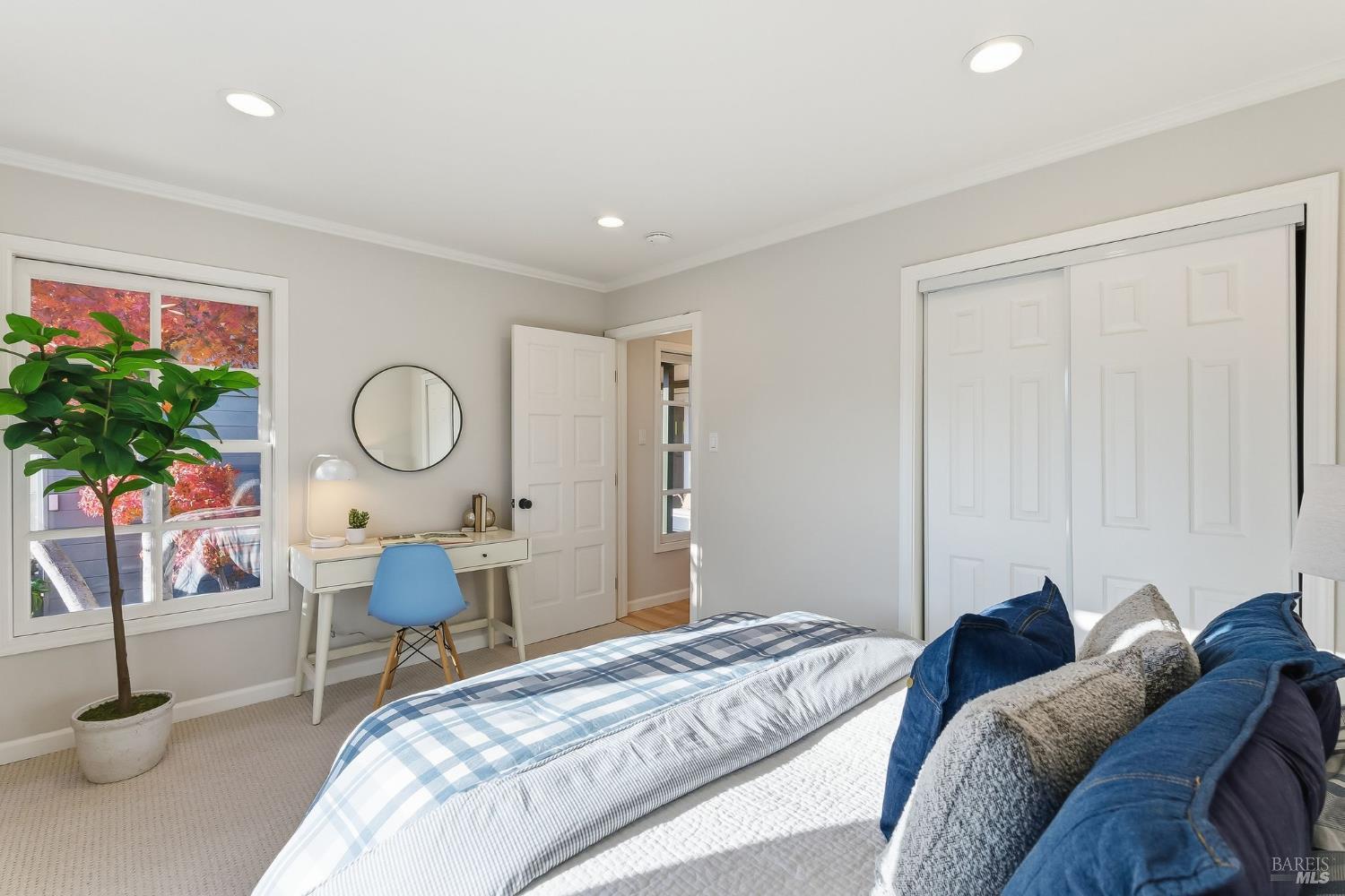 Detail Gallery Image 15 of 28 For 16 Edna Ct, Kentfield,  CA 94904 - 3 Beds | 2/1 Baths