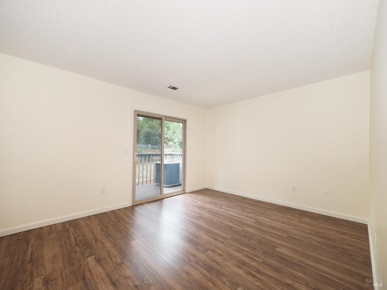 Detail Gallery Image 17 of 30 For 3113 Luna Ct, Santa Rosa,  CA 95405 - 3 Beds | 2/1 Baths