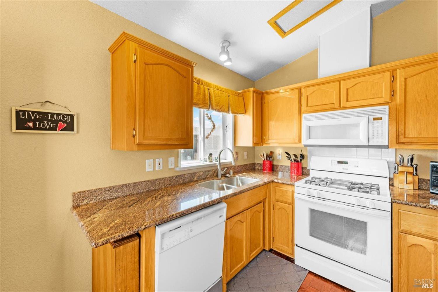 Detail Gallery Image 4 of 21 For 770 Lincoln Ave 23, Napa,  CA 94558 - 3 Beds | 2 Baths