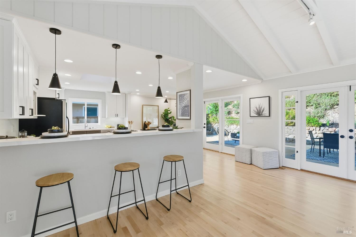 Detail Gallery Image 7 of 28 For 16 Edna Ct, Kentfield,  CA 94904 - 3 Beds | 2/1 Baths