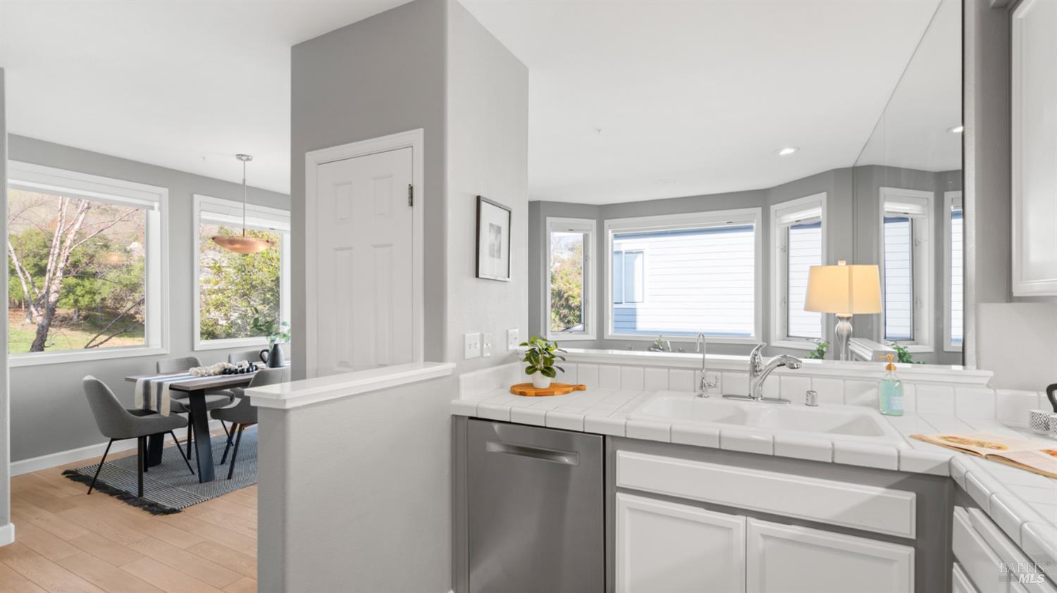 Detail Gallery Image 9 of 30 For 69 Gable Ct, San Rafael,  CA 94903 - 3 Beds | 2 Baths