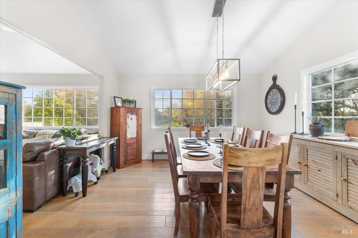 Detail Gallery Image 13 of 48 For 10465 Pelham Dr, Windsor,  CA 95492 - 3 Beds | 2 Baths