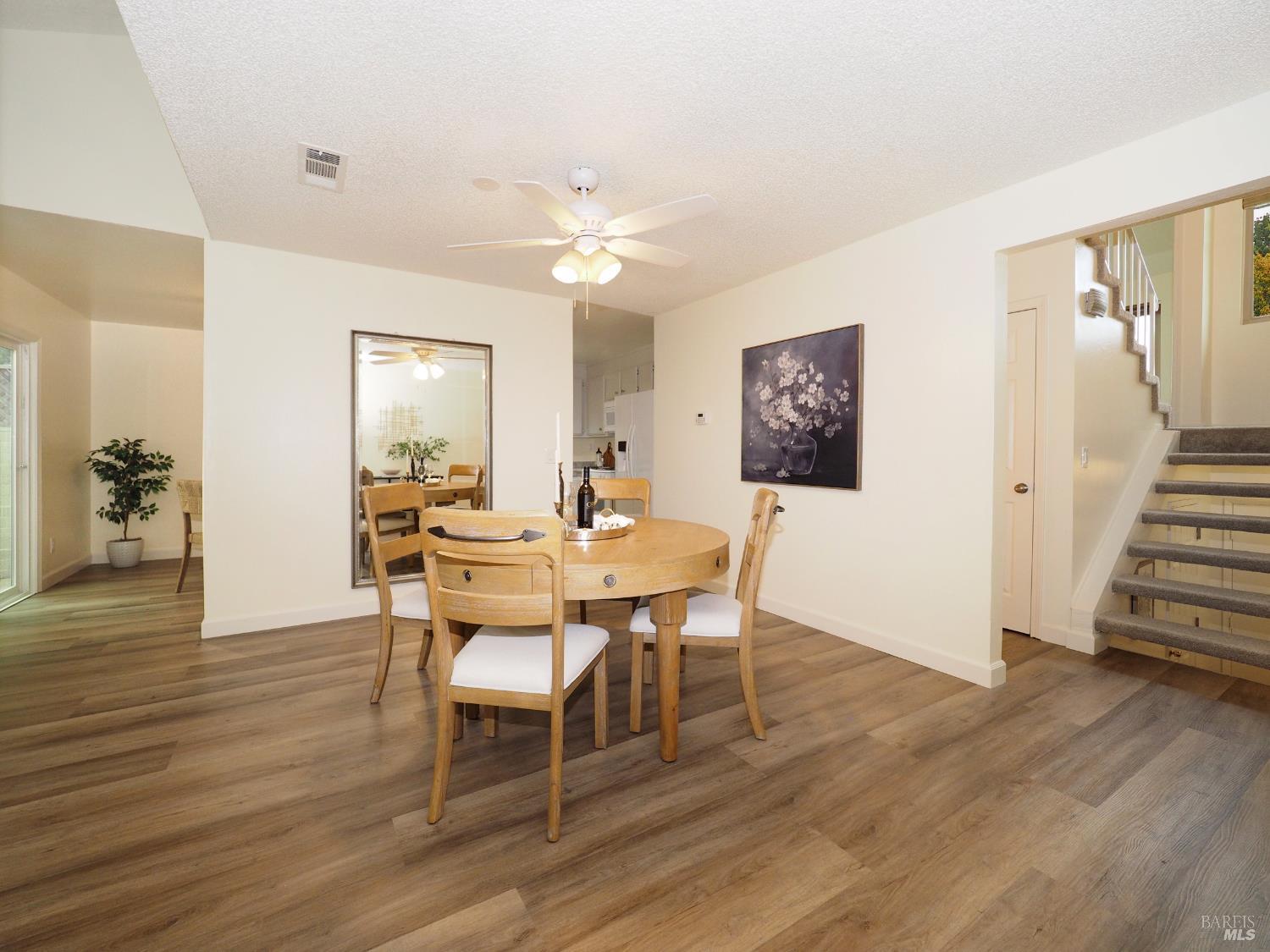 Detail Gallery Image 5 of 30 For 3113 Luna Ct, Santa Rosa,  CA 95405 - 3 Beds | 2/1 Baths