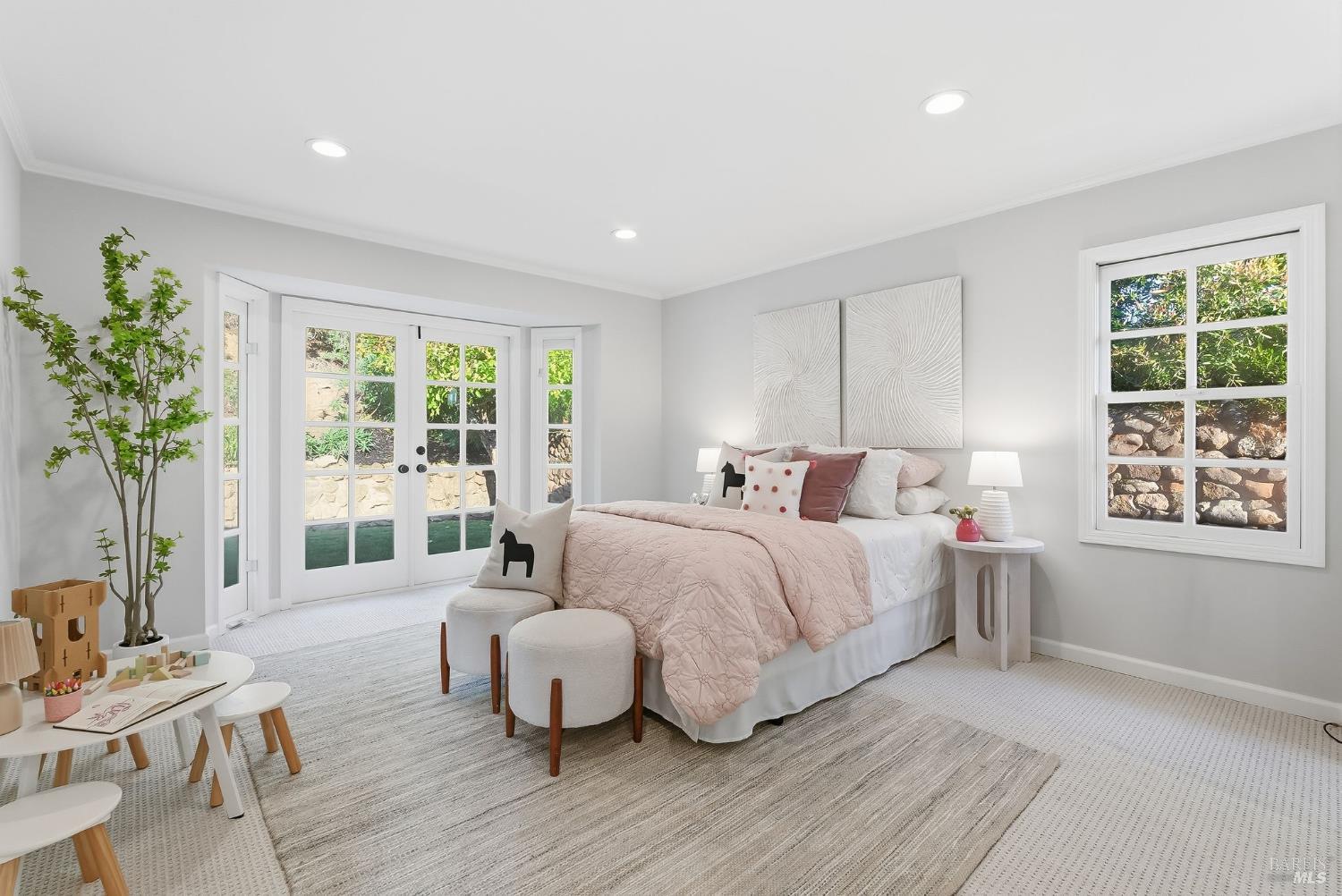 Detail Gallery Image 12 of 28 For 16 Edna Ct, Kentfield,  CA 94904 - 3 Beds | 2/1 Baths