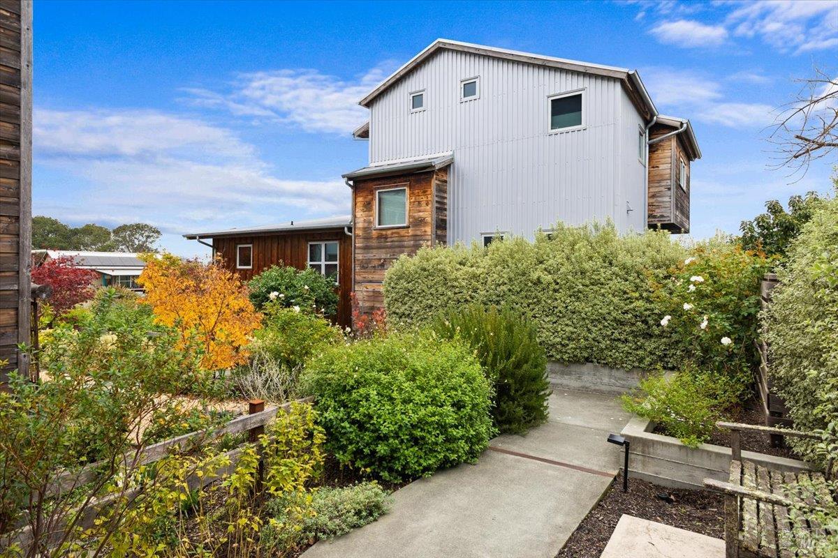 Detail Gallery Image 16 of 21 For 716 Keller Ct, Petaluma,  CA 94952 - 2 Beds | 2/1 Baths