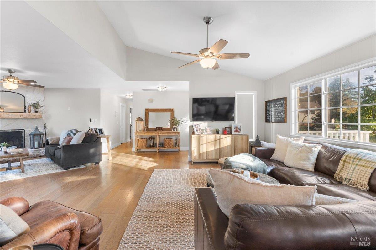 Detail Gallery Image 8 of 48 For 10465 Pelham Dr, Windsor,  CA 95492 - 3 Beds | 2 Baths