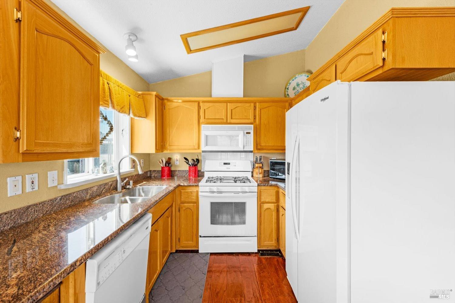 Detail Gallery Image 3 of 21 For 770 Lincoln Ave 23, Napa,  CA 94558 - 3 Beds | 2 Baths