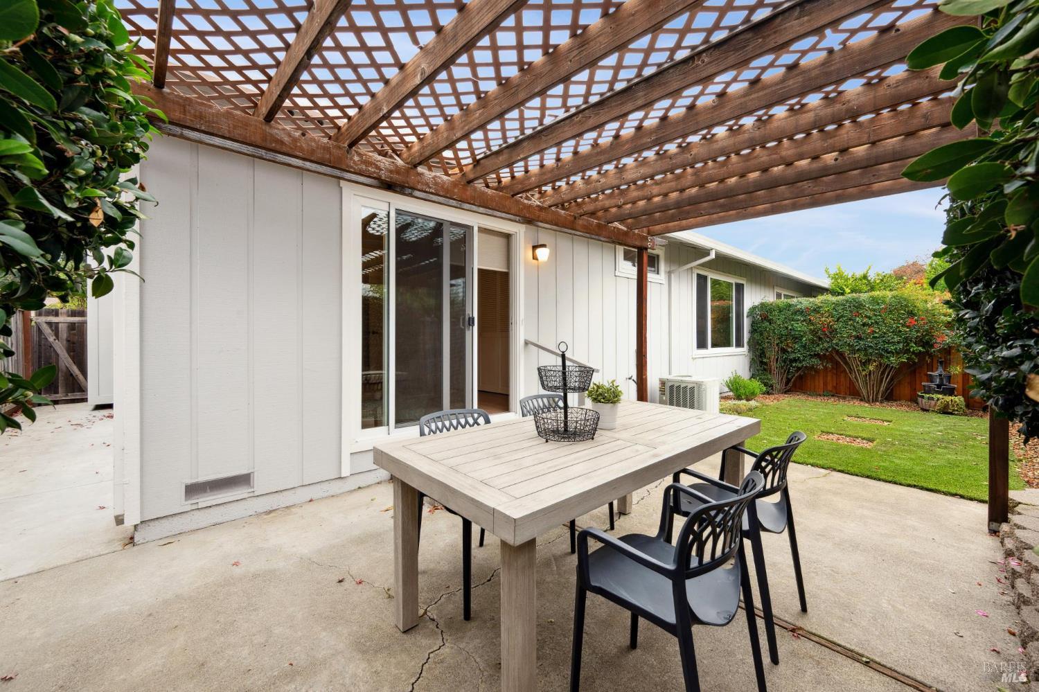 Detail Gallery Image 28 of 41 For 6550 Meadowridge Dr, Santa Rosa,  CA 95409 - 2 Beds | 2 Baths