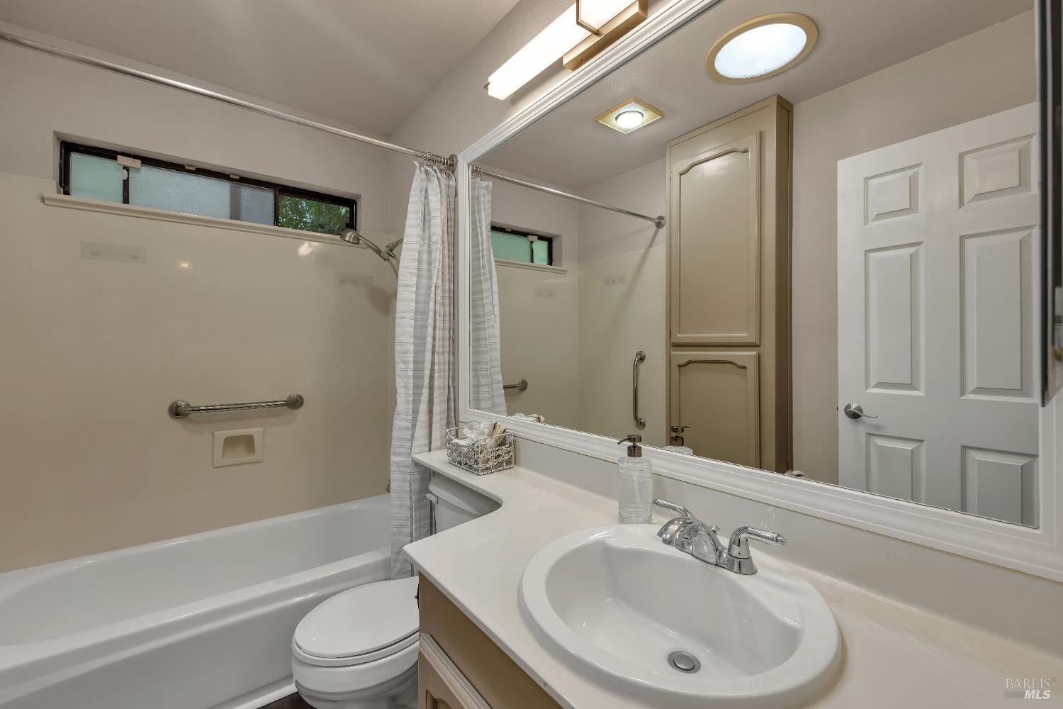 Detail Gallery Image 13 of 25 For 256 Honeydew Dr, Vallejo,  CA 94591 - 3 Beds | 2 Baths