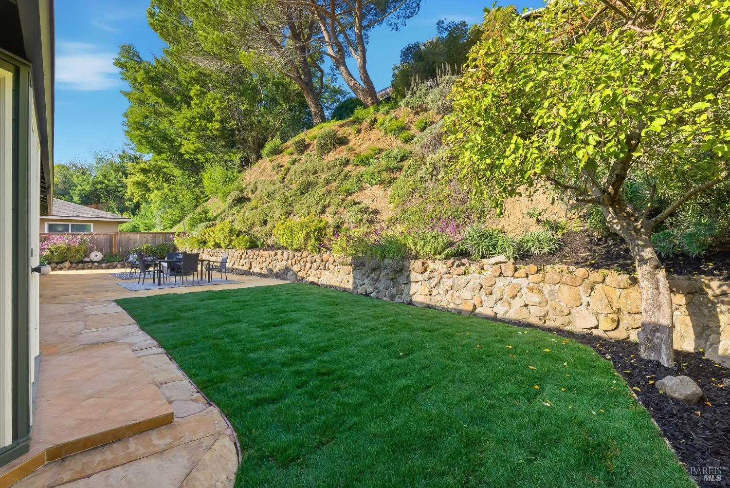 Detail Gallery Image 23 of 28 For 16 Edna Ct, Kentfield,  CA 94904 - 3 Beds | 2/1 Baths