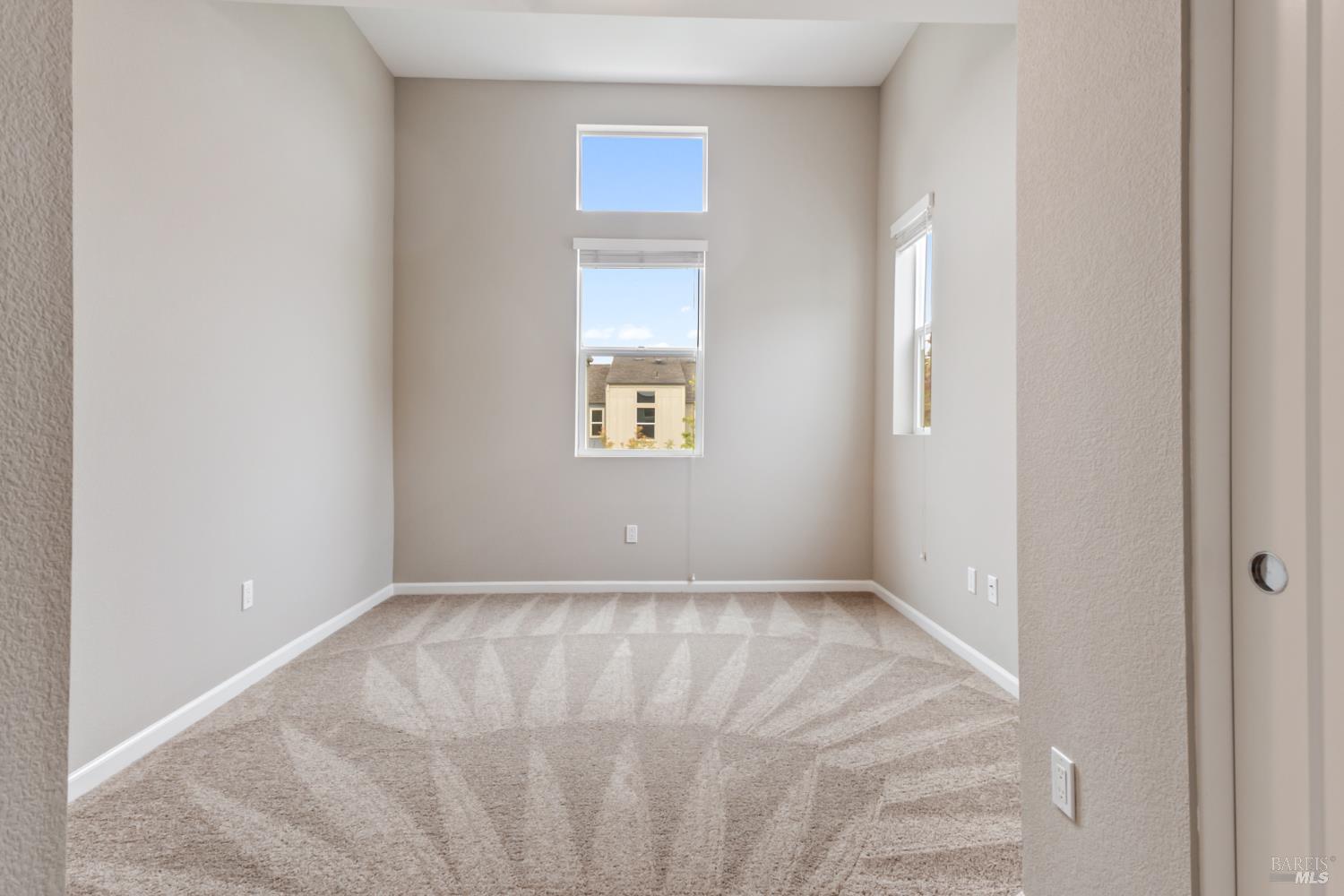 Detail Gallery Image 12 of 21 For 524 Blythewood Pl, Santa Rosa,  CA 95407 - 4 Beds | 2/1 Baths