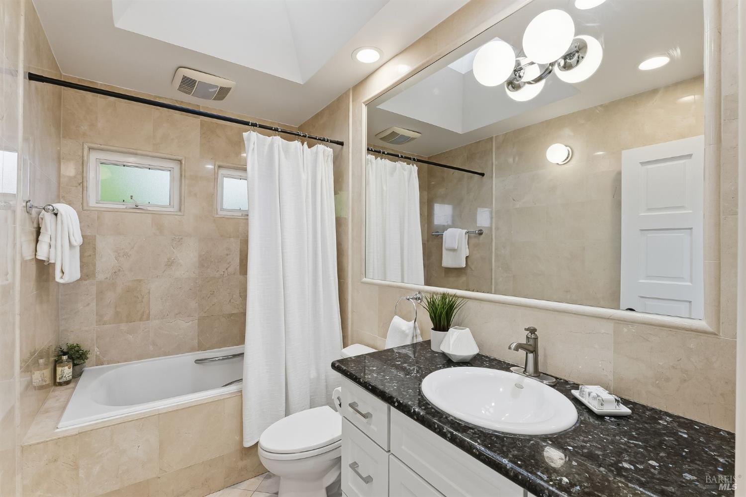 Detail Gallery Image 17 of 28 For 16 Edna Ct, Kentfield,  CA 94904 - 3 Beds | 2/1 Baths