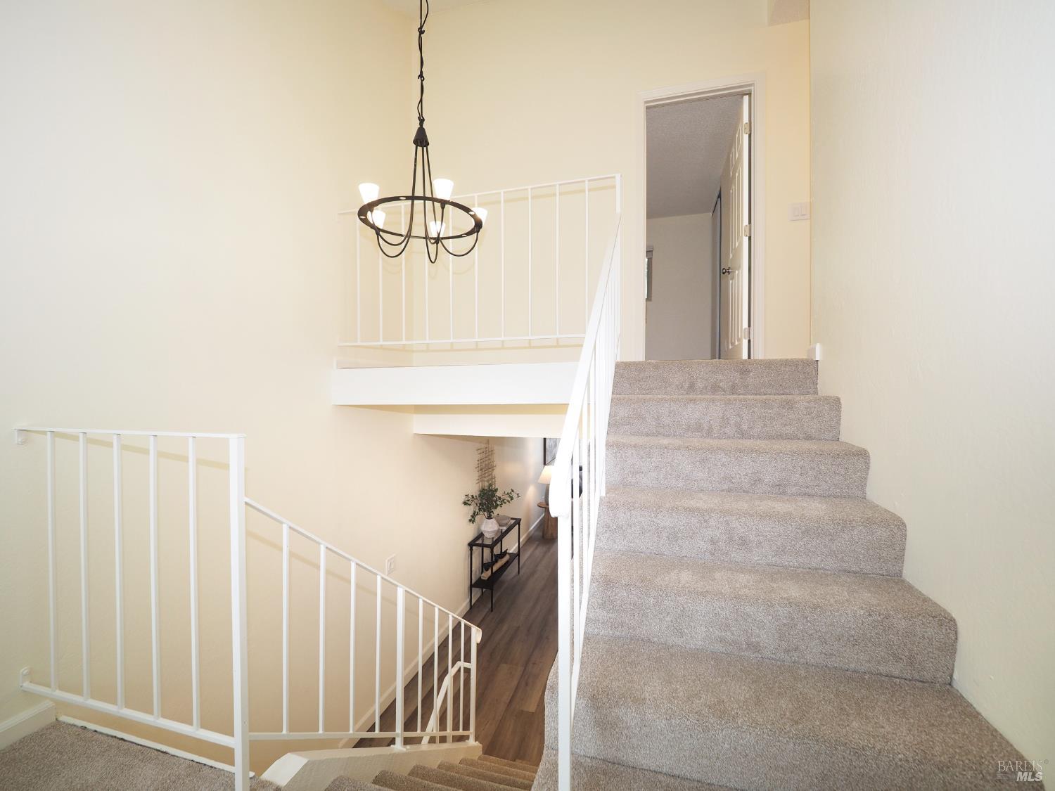 Detail Gallery Image 8 of 30 For 3113 Luna Ct, Santa Rosa,  CA 95405 - 3 Beds | 2/1 Baths