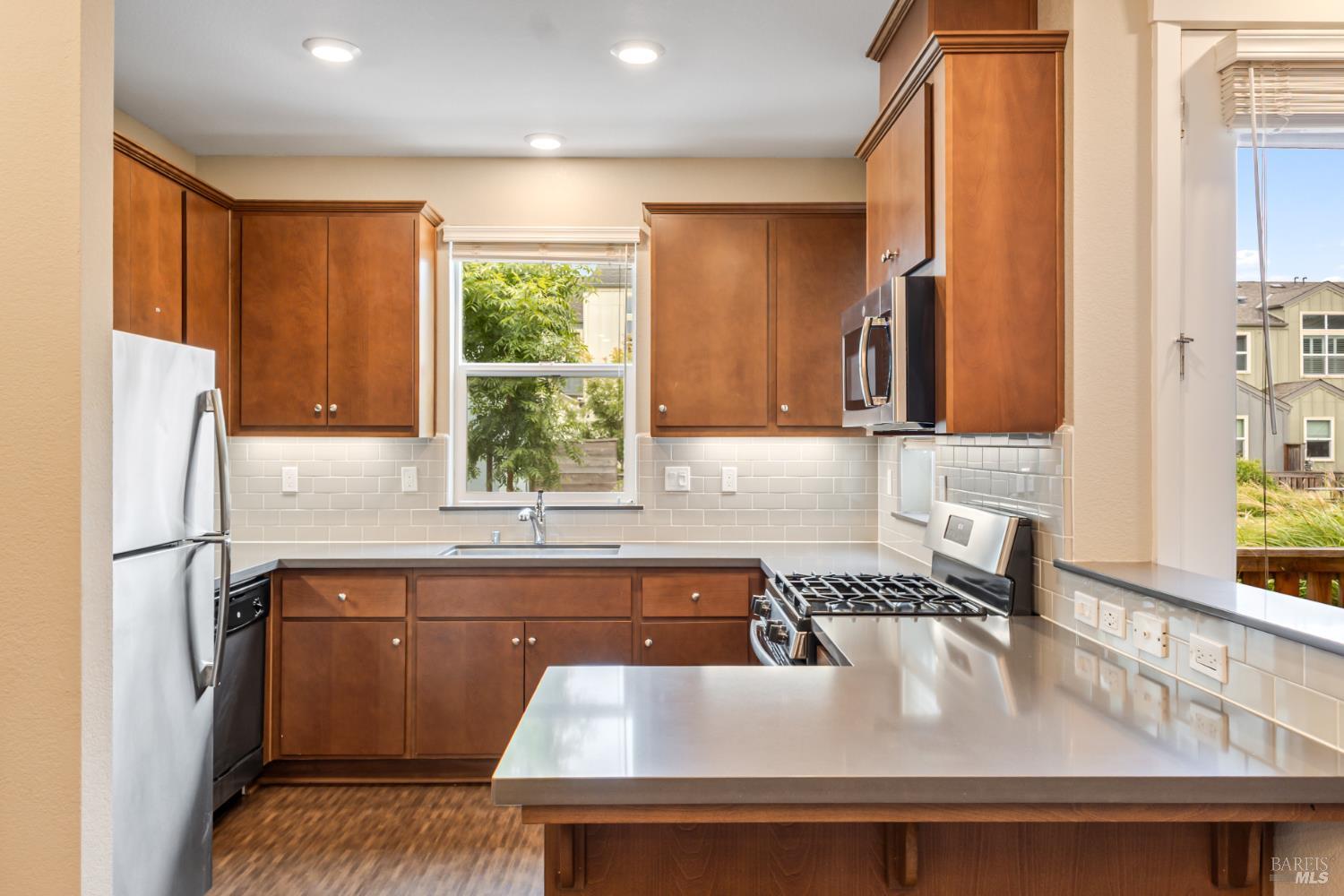 Detail Gallery Image 5 of 21 For 524 Blythewood Pl, Santa Rosa,  CA 95407 - 4 Beds | 2/1 Baths