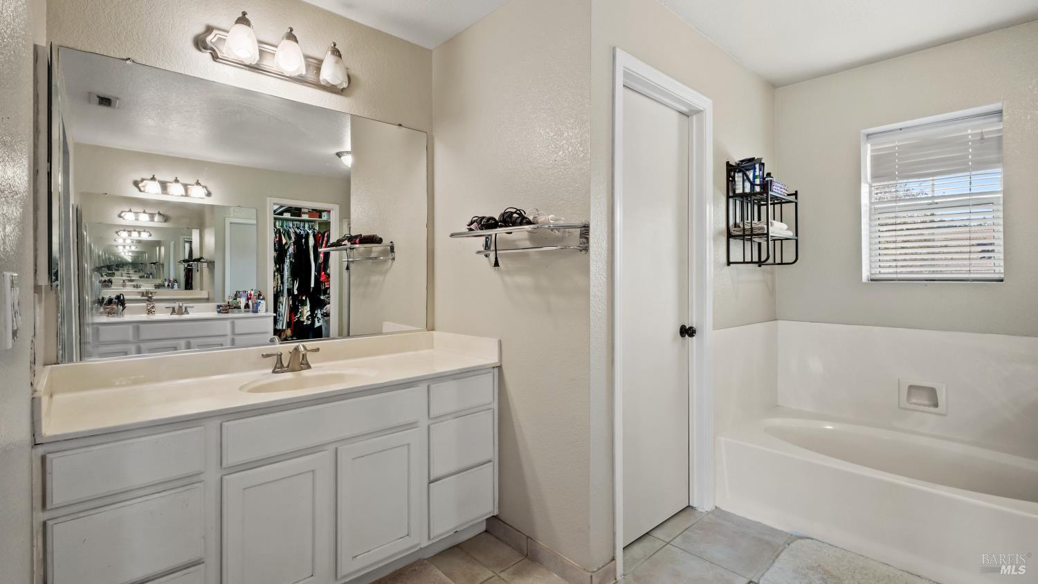 Detail Gallery Image 27 of 51 For 380 Manning Way, Dixon,  CA 95620 - 4 Beds | 2/1 Baths