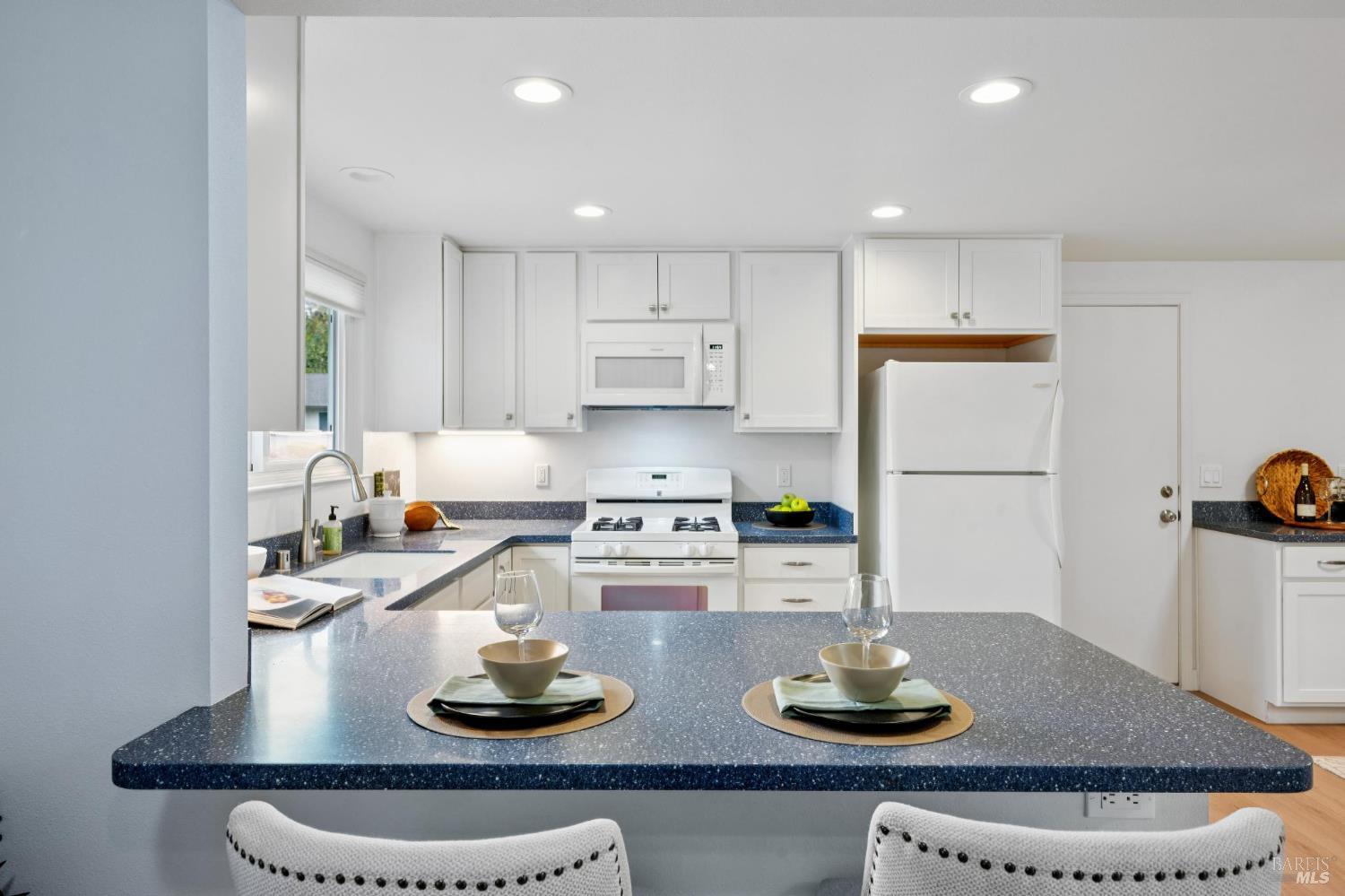 Detail Gallery Image 39 of 41 For 6550 Meadowridge Dr, Santa Rosa,  CA 95409 - 2 Beds | 2 Baths