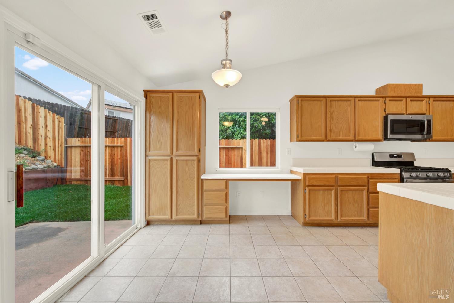 Detail Gallery Image 9 of 31 For 3216 Lagunita Cir, Fairfield,  CA 94533 - 4 Beds | 2 Baths