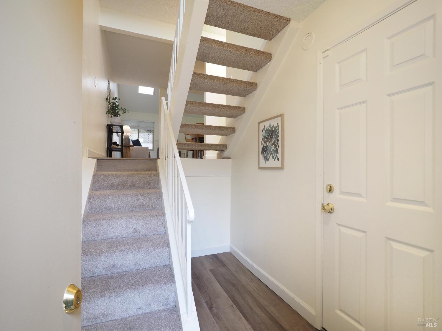 Detail Gallery Image 2 of 30 For 3113 Luna Ct, Santa Rosa,  CA 95405 - 3 Beds | 2/1 Baths