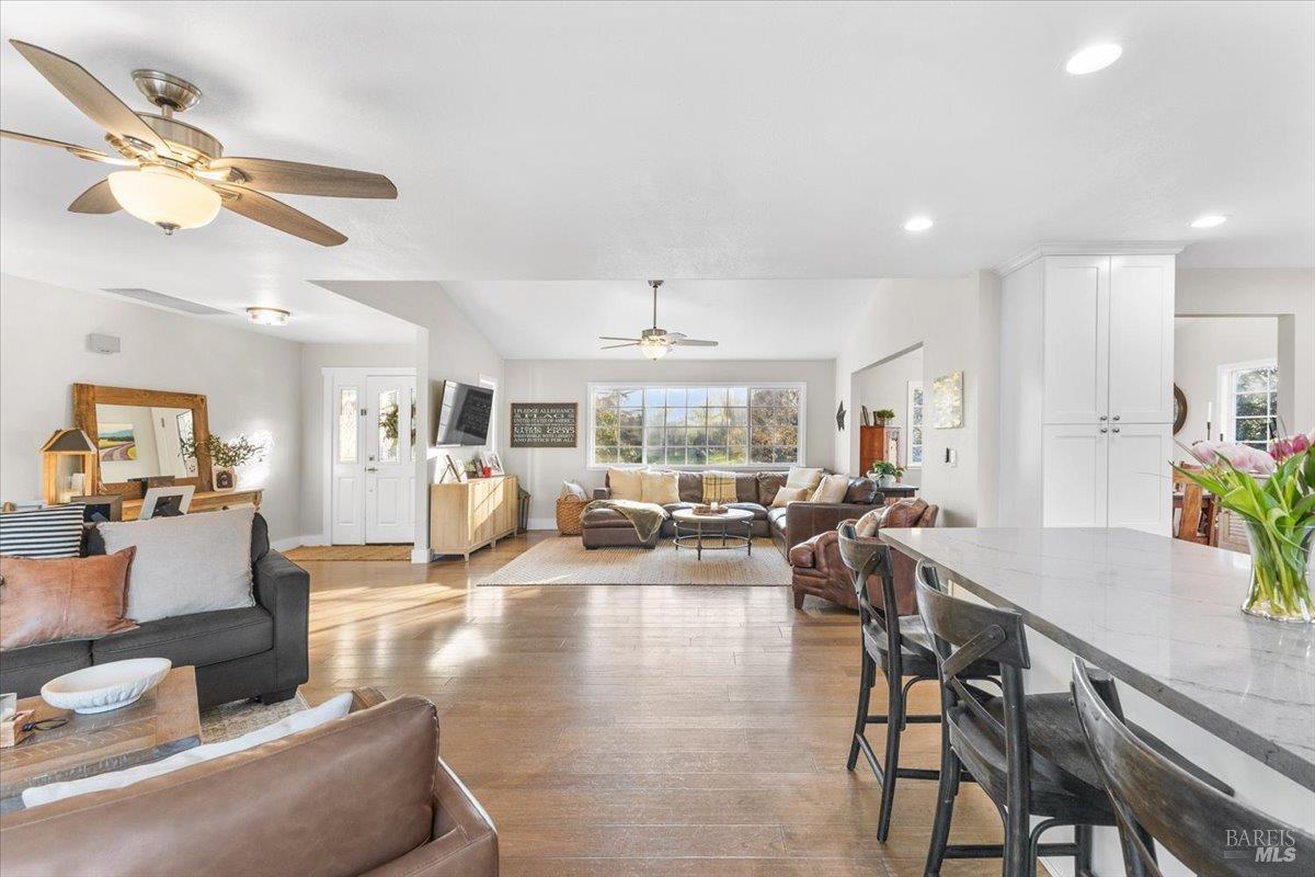 Detail Gallery Image 11 of 48 For 10465 Pelham Dr, Windsor,  CA 95492 - 3 Beds | 2 Baths