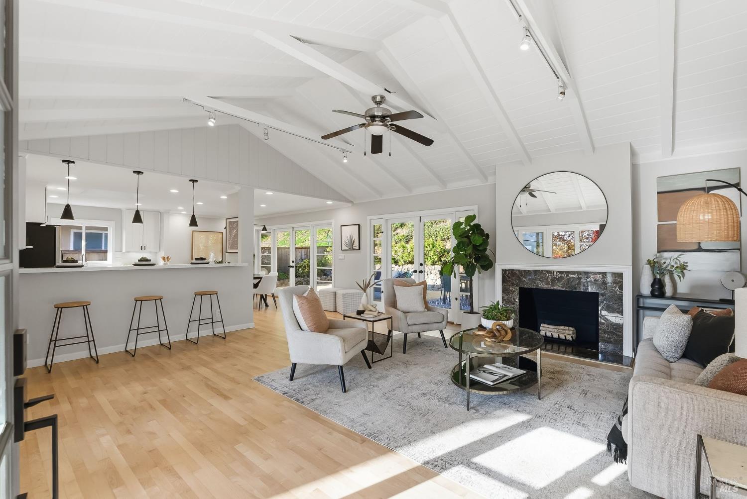 Detail Gallery Image 6 of 28 For 16 Edna Ct, Kentfield,  CA 94904 - 3 Beds | 2/1 Baths