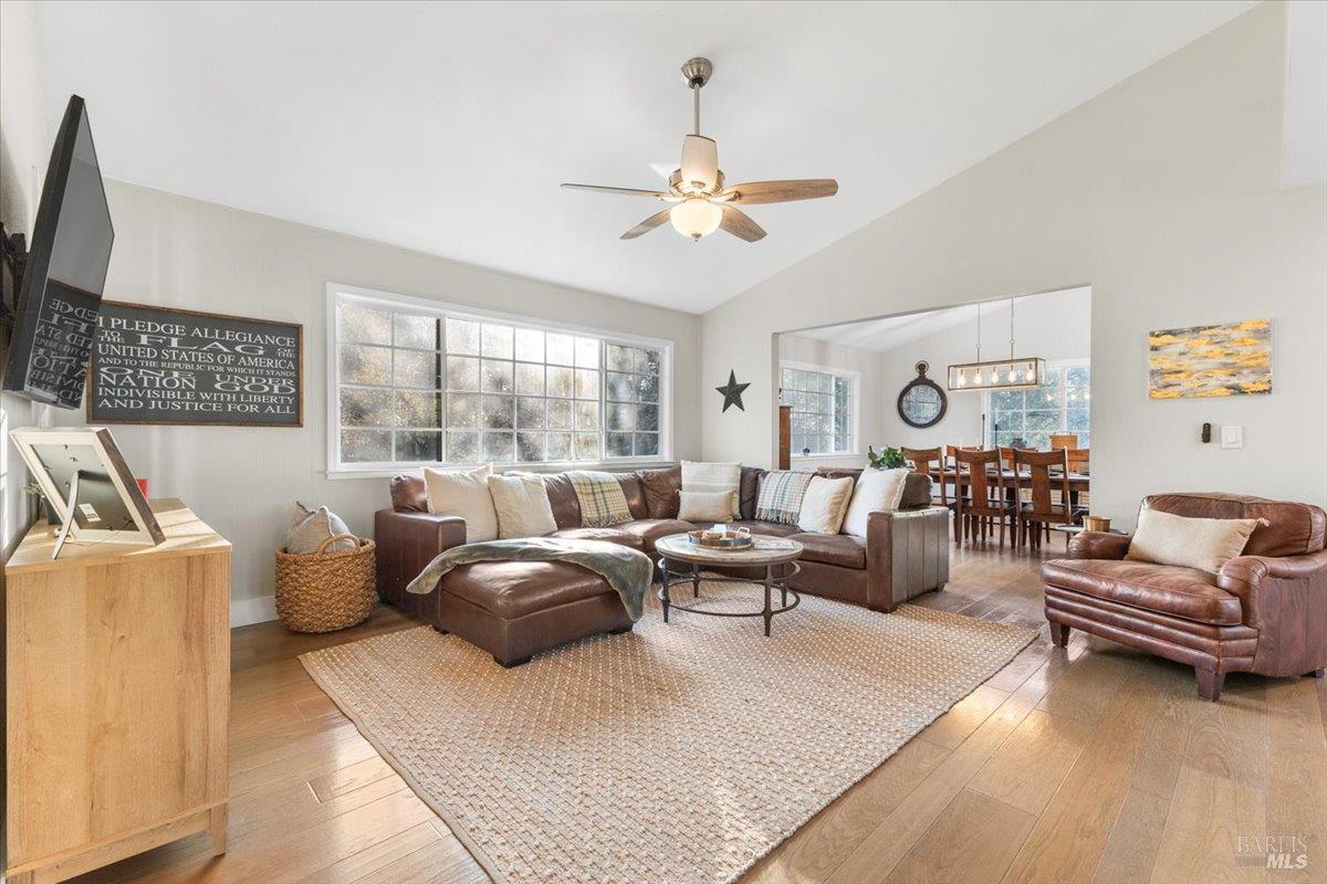 Detail Gallery Image 10 of 48 For 10465 Pelham Dr, Windsor,  CA 95492 - 3 Beds | 2 Baths