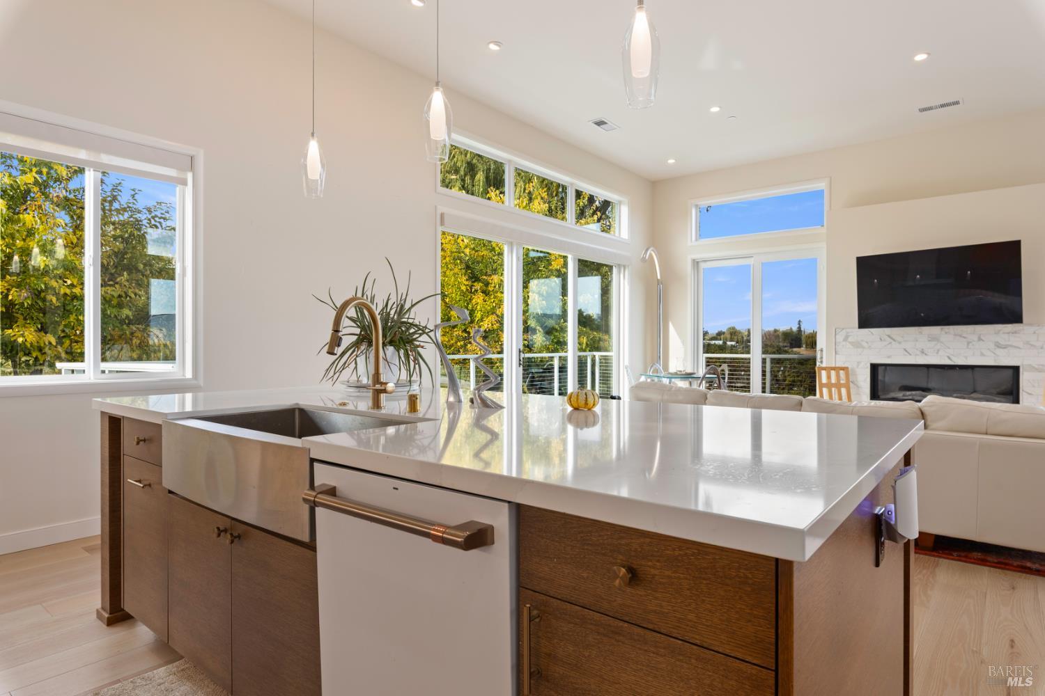 Detail Gallery Image 34 of 79 For 8 Queen Ann Way, Lakeport,  CA 95453 - 3 Beds | 3 Baths