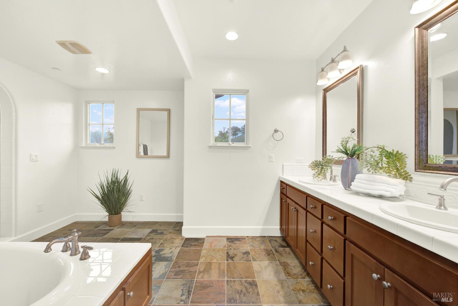 Detail Gallery Image 43 of 63 For 3127 Olympic Rd, Fairfield,  CA 94534 - 5 Beds | 3 Baths