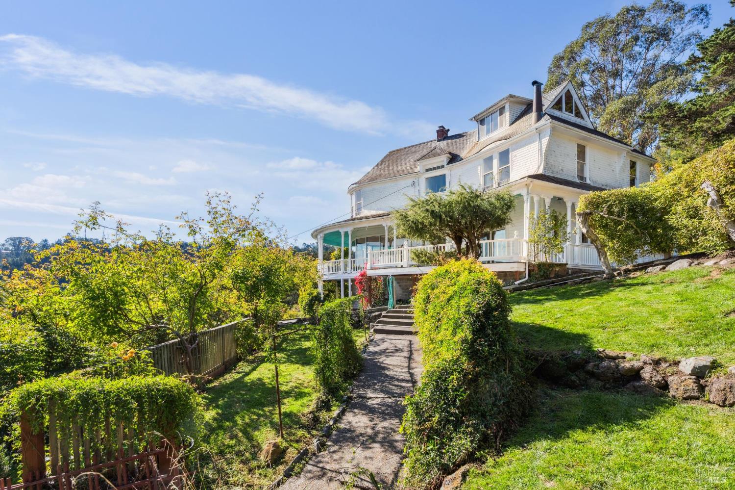 Detail Gallery Image 10 of 35 For 15 Tamalpais Ave, Mill Valley,  CA 94941 - 5 Beds | 2/1 Baths