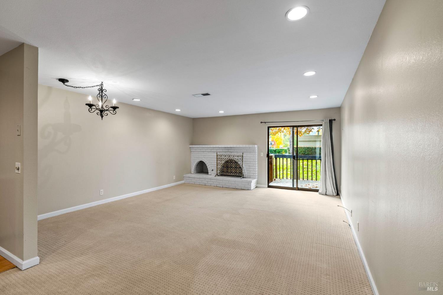 Detail Gallery Image 12 of 35 For 141 Vineyard Cir, Yountville,  CA 94599 - 2 Beds | 2 Baths