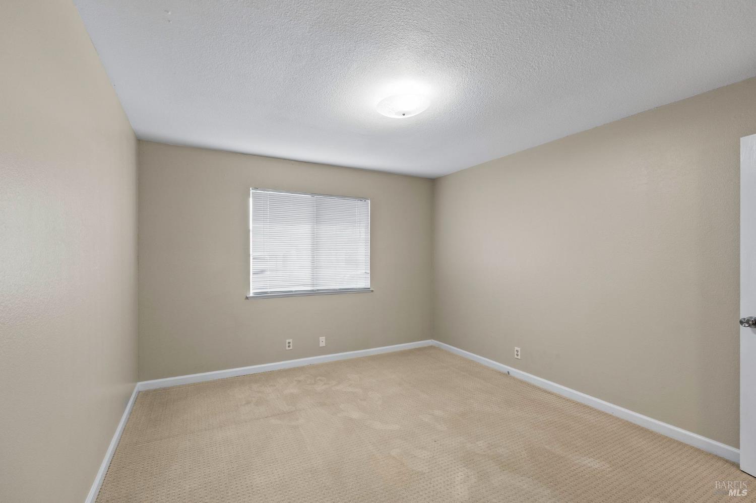 Detail Gallery Image 24 of 35 For 141 Vineyard Cir, Yountville,  CA 94599 - 2 Beds | 2 Baths