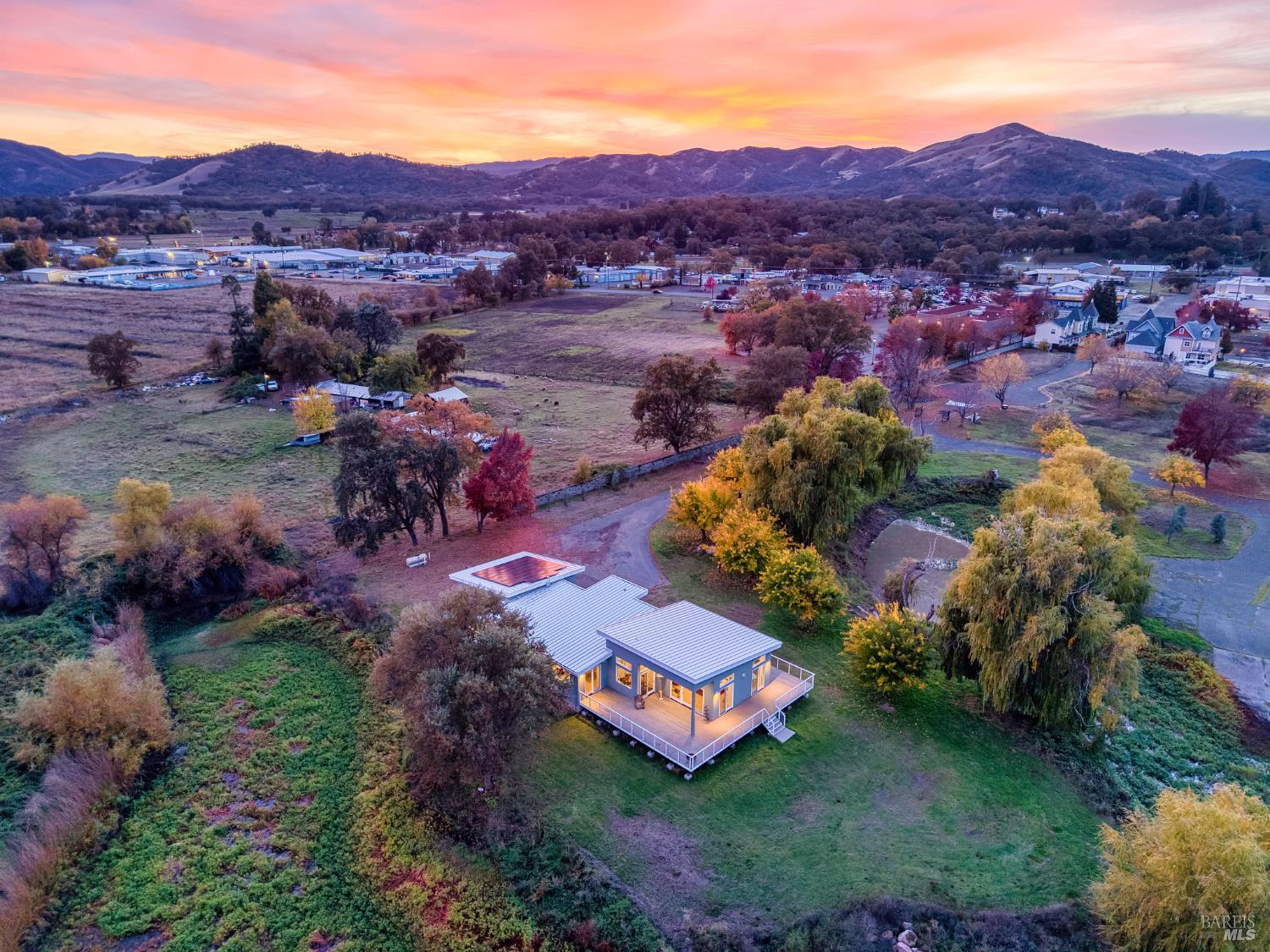 Detail Gallery Image 5 of 79 For 8 Queen Ann Way, Lakeport,  CA 95453 - 3 Beds | 3 Baths