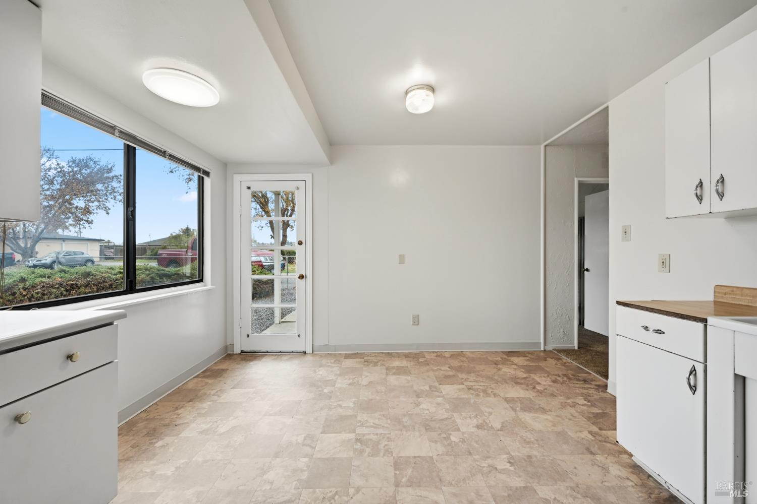 Detail Gallery Image 10 of 29 For 1321 Mcneil Ave, Petaluma,  CA 94954 - 3 Beds | 1 Baths