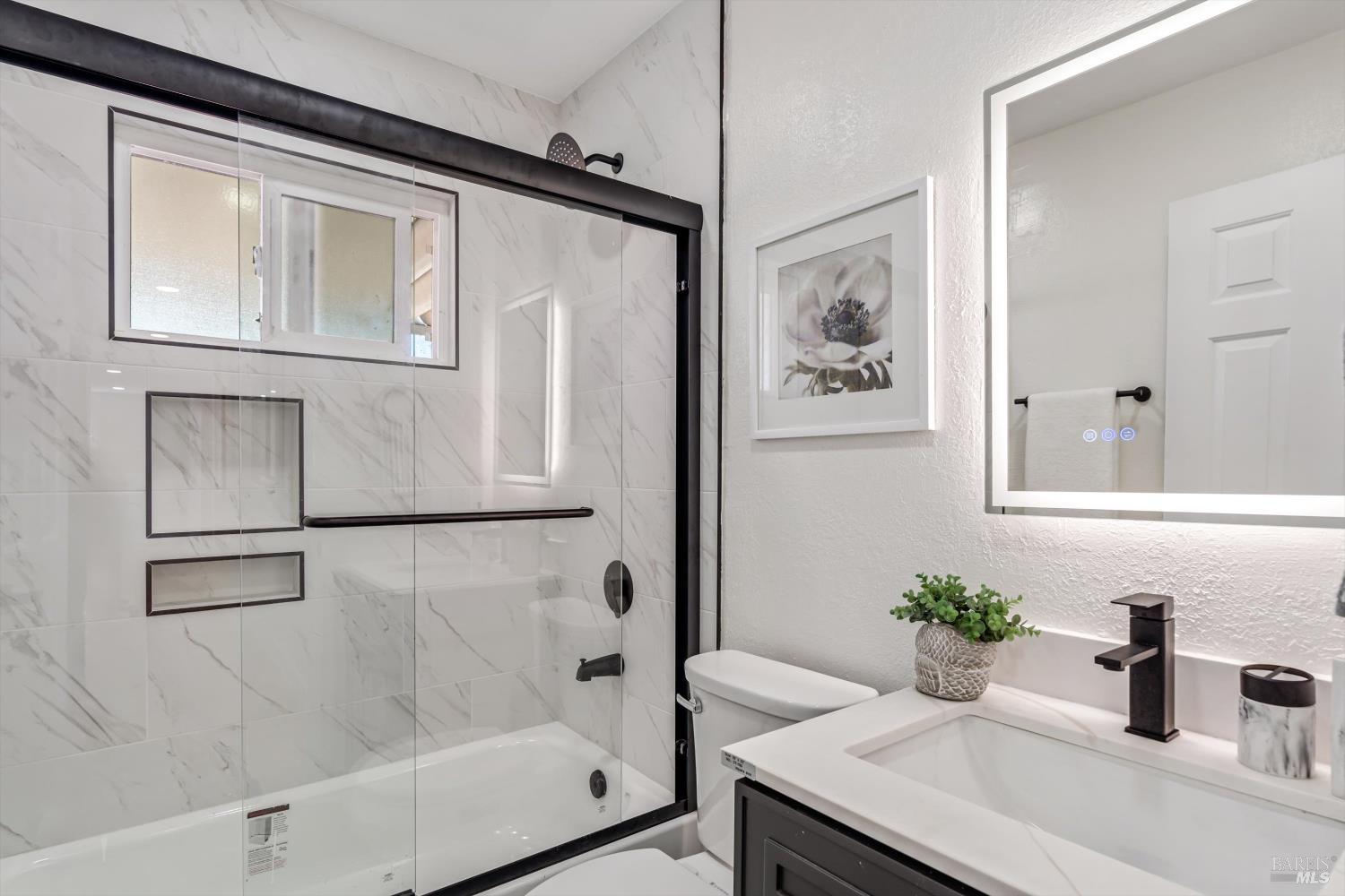 Detail Gallery Image 12 of 22 For 2117 Elliott Dr, American Canyon,  CA 94503 - 4 Beds | 2 Baths