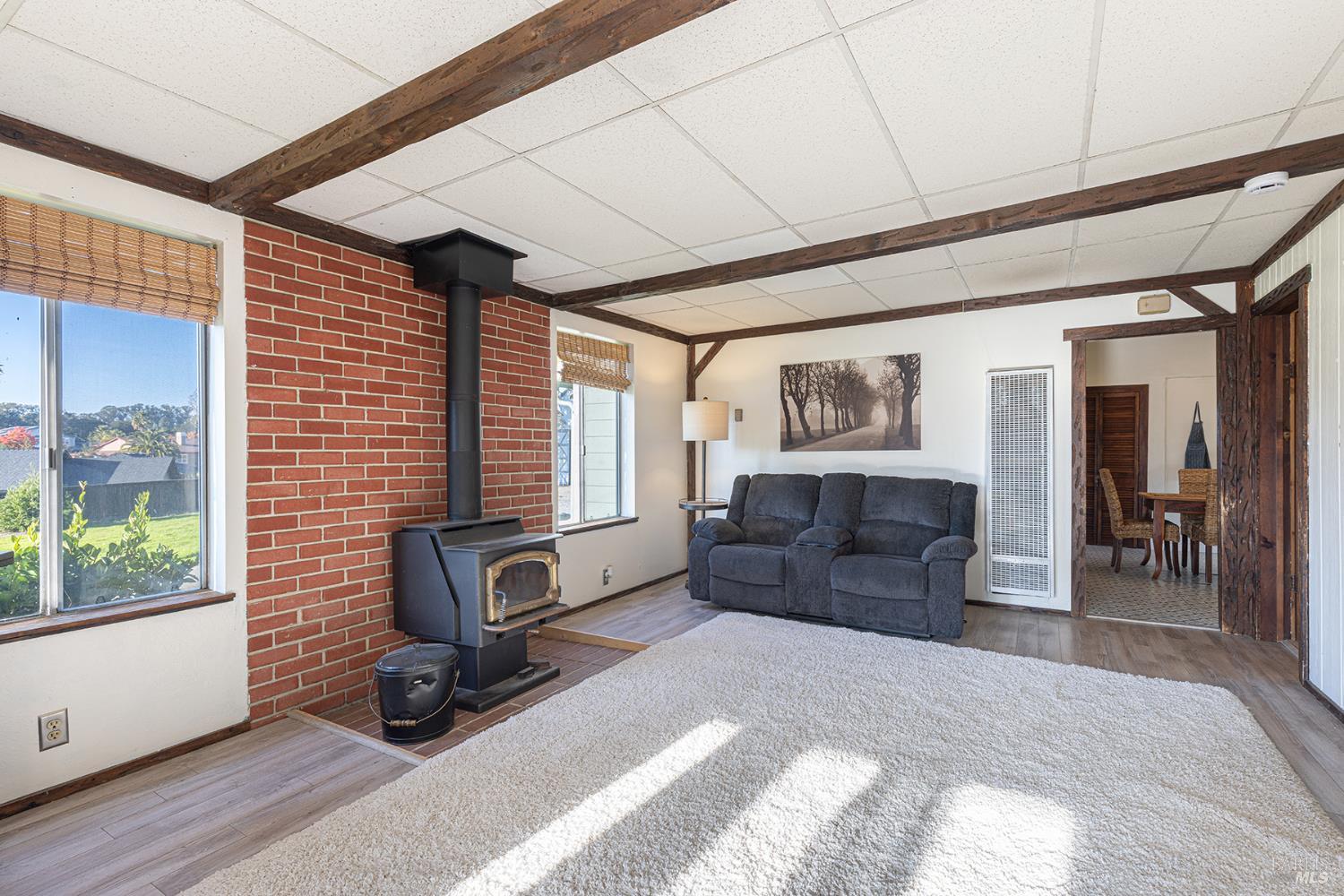 Detail Gallery Image 3 of 47 For 710 Old Adobe Rd, Petaluma,  CA 94954 - 3 Beds | 1/1 Baths