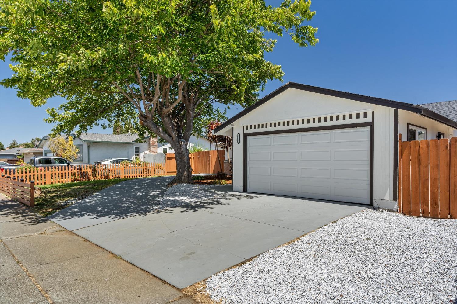 Detail Gallery Image 2 of 22 For 2117 Elliott Dr, American Canyon,  CA 94503 - 4 Beds | 2 Baths