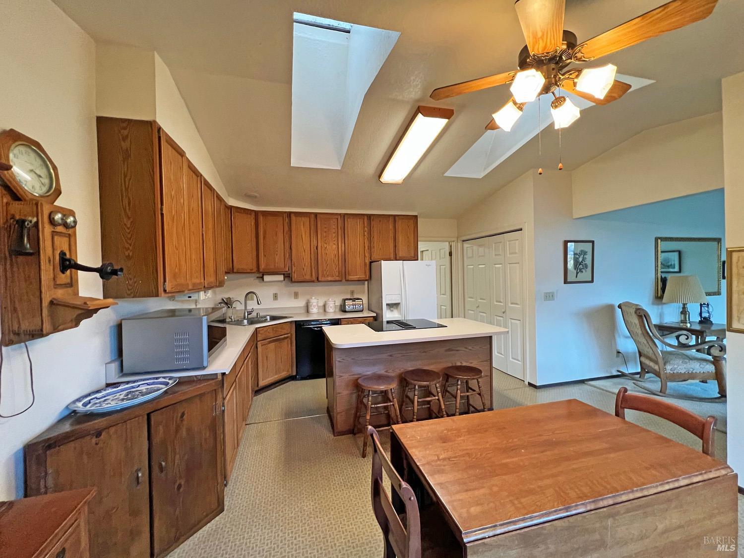 Detail Gallery Image 11 of 37 For 2781 Robinson Creek Rd, Ukiah,  CA 95482 - 3 Beds | 2 Baths