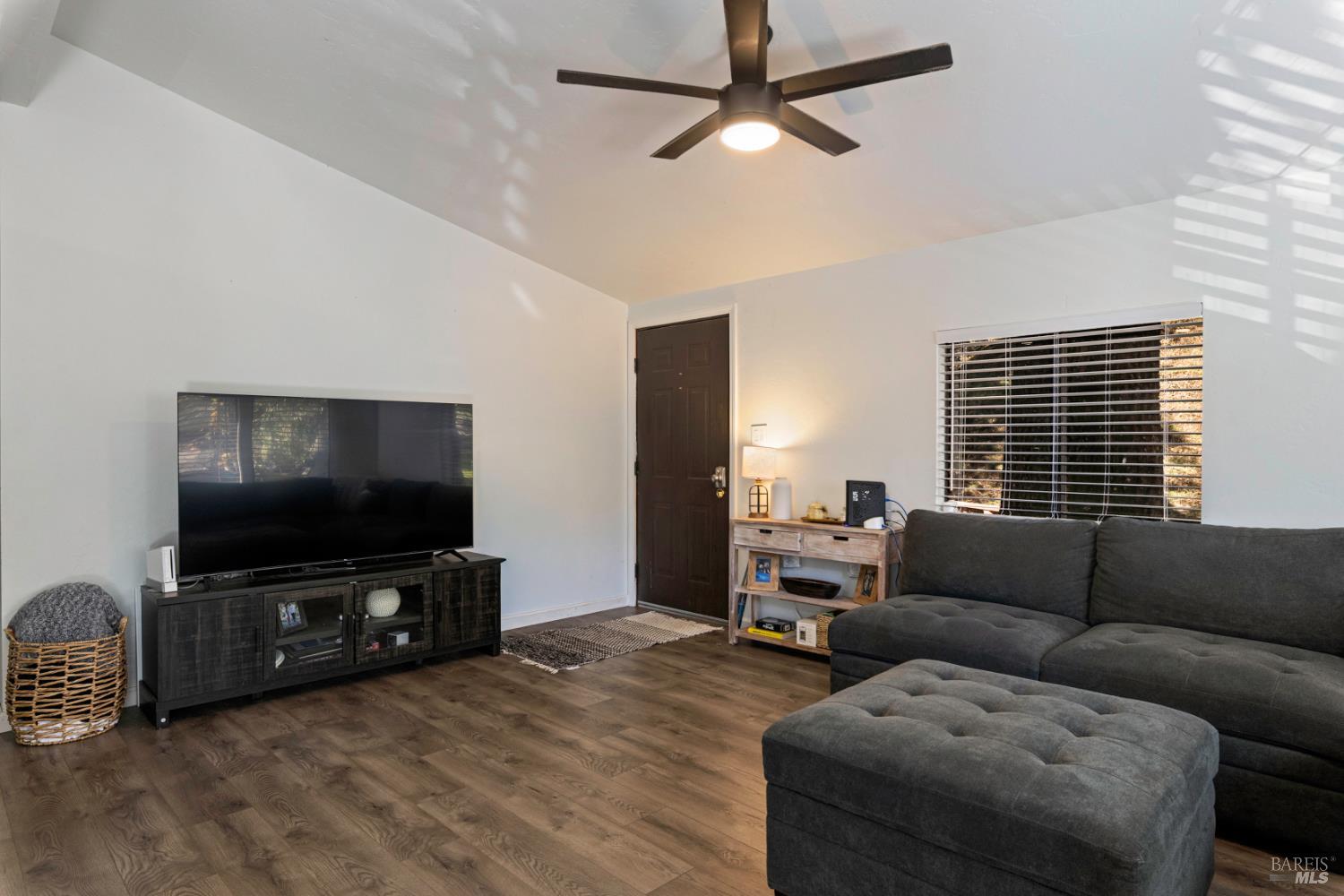 Detail Gallery Image 5 of 48 For 2305 Alta Vista Way, Lucerne,  CA 95458 - 2 Beds | 2 Baths