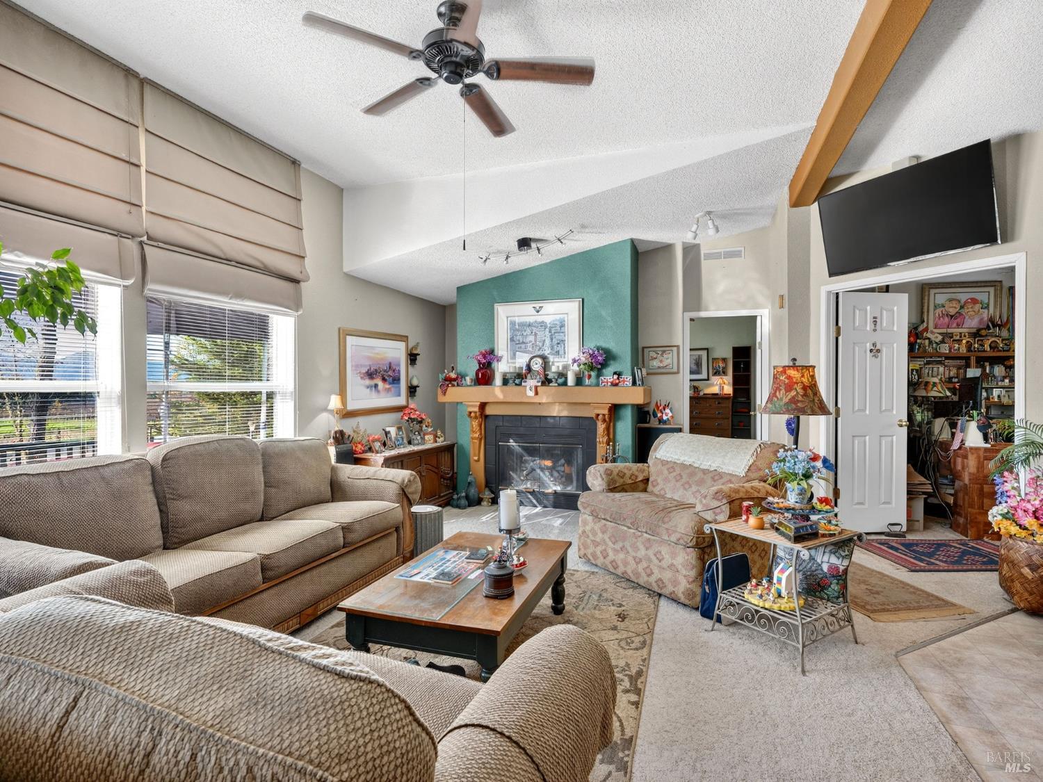 Detail Gallery Image 3 of 34 For 4750 Highway 175 Unkn, Hopland,  CA 95449 - 3 Beds | 2 Baths