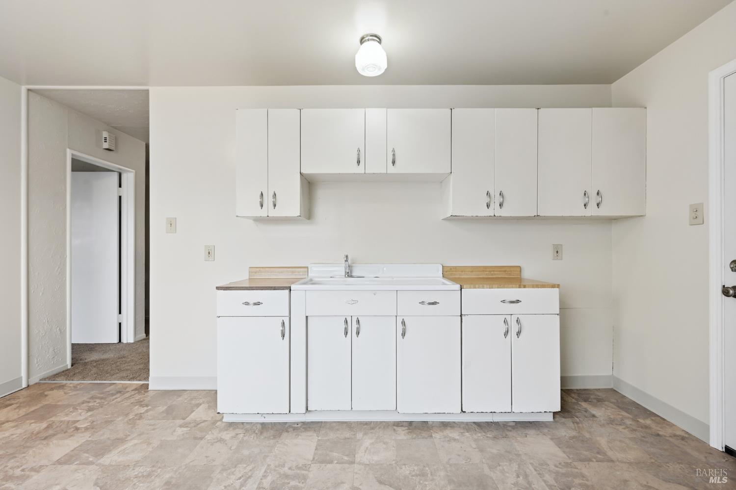 Detail Gallery Image 11 of 29 For 1321 Mcneil Ave, Petaluma,  CA 94954 - 3 Beds | 1 Baths