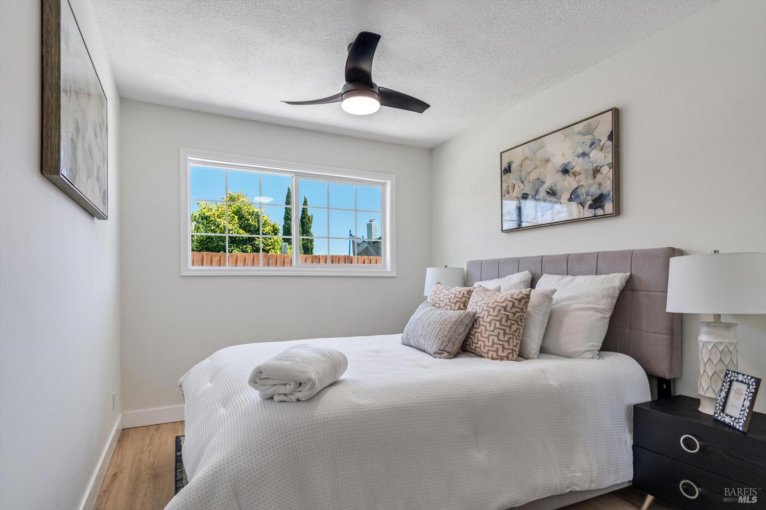 Detail Gallery Image 9 of 22 For 2117 Elliott Dr, American Canyon,  CA 94503 - 4 Beds | 2 Baths