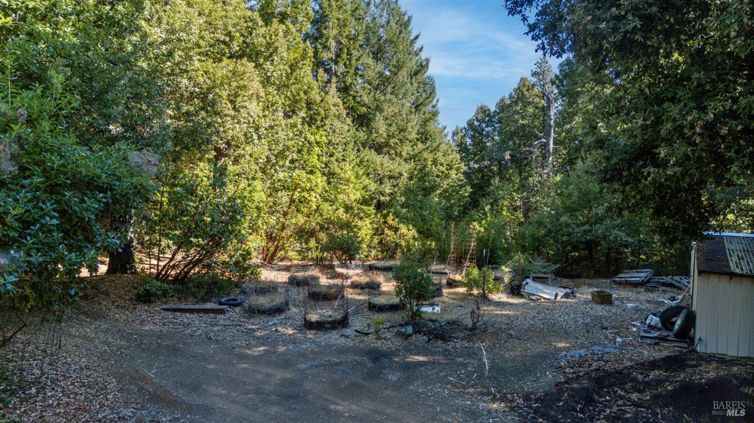 Detail Gallery Image 10 of 12 For 51950 Stivers Rd, Laytonville,  CA 95454 - 2 Beds | 1 Baths