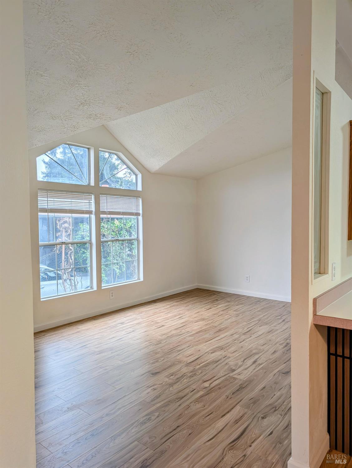 Detail Gallery Image 3 of 12 For 49 Del Paso Ct, Vacaville,  CA 95687 - 3 Beds | 2 Baths