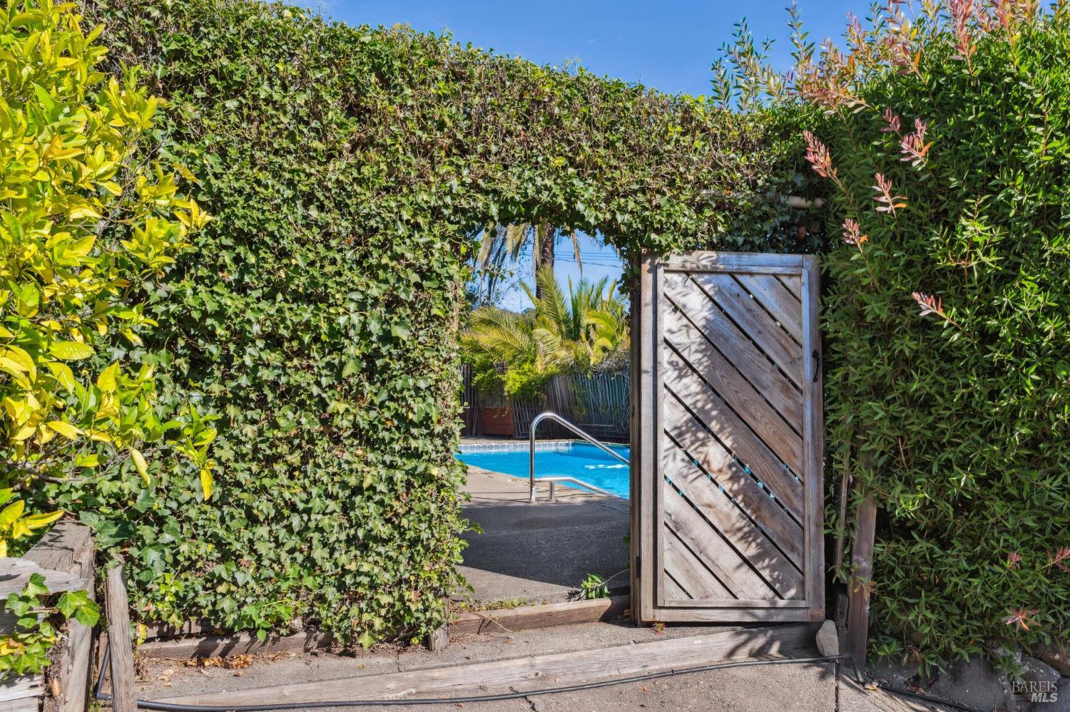 Detail Gallery Image 30 of 35 For 15 Tamalpais Ave, Mill Valley,  CA 94941 - 5 Beds | 2/1 Baths