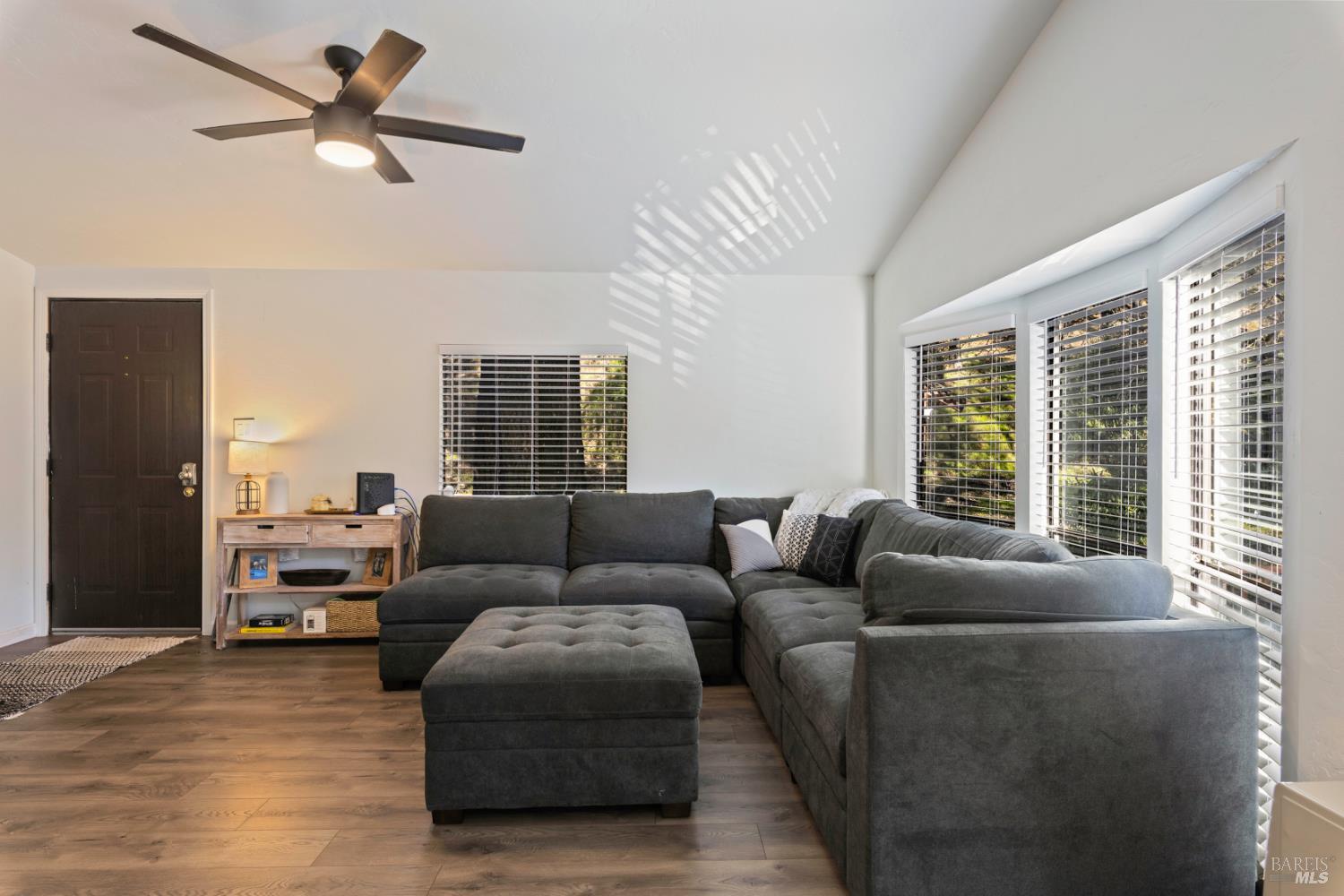 Detail Gallery Image 4 of 48 For 2305 Alta Vista Way, Lucerne,  CA 95458 - 2 Beds | 2 Baths