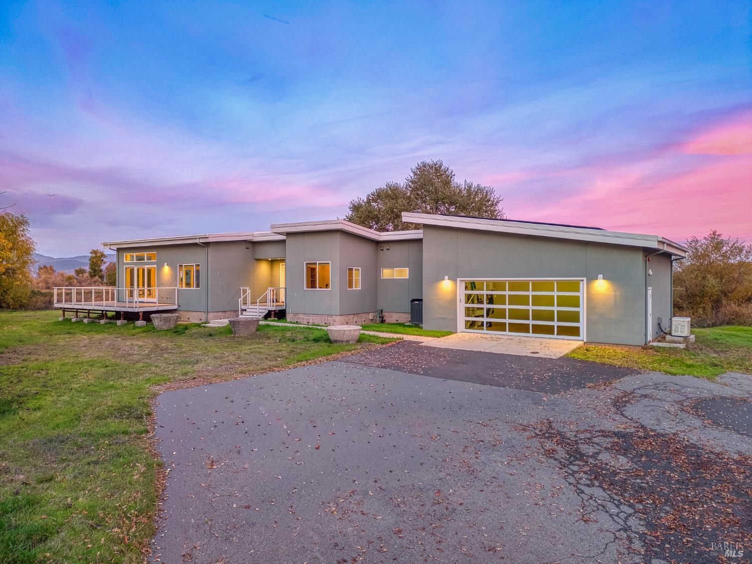 Detail Gallery Image 4 of 79 For 8 Queen Ann Way, Lakeport,  CA 95453 - 3 Beds | 3 Baths