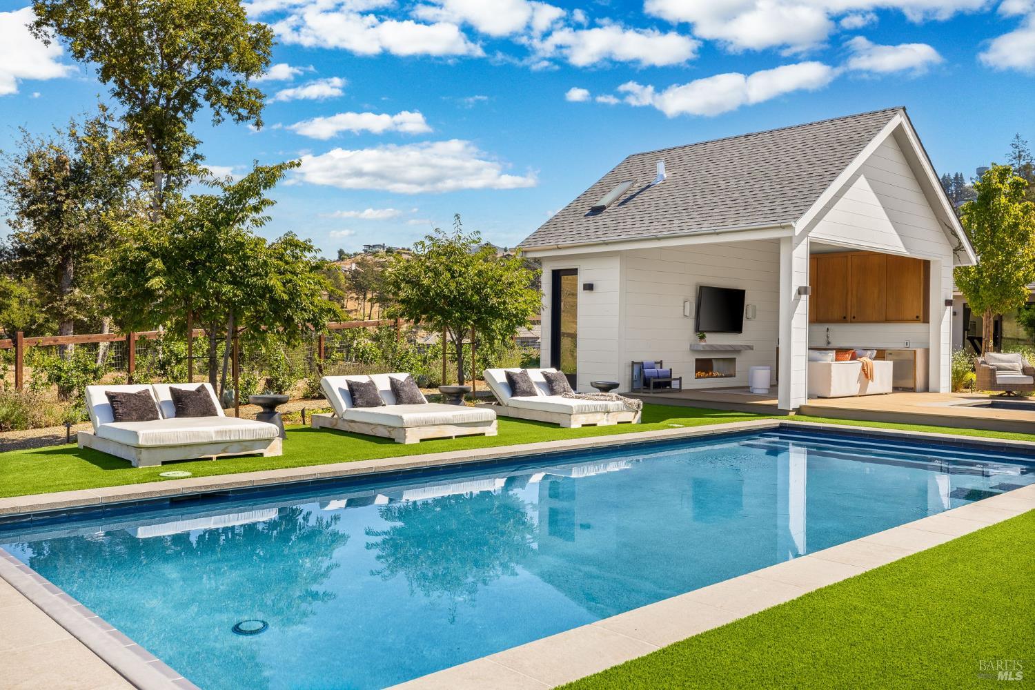 Detail Gallery Image 27 of 98 For 987 Mark West Springs Rd, Santa Rosa,  CA 95404 - 4 Beds | 4/4 Baths