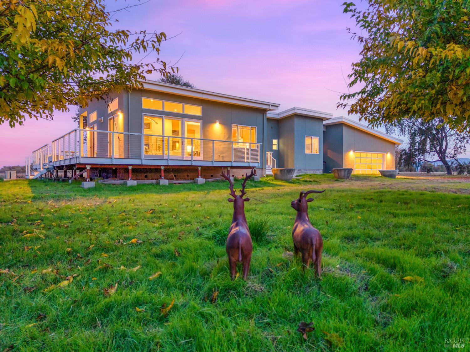 Detail Gallery Image 3 of 79 For 8 Queen Ann Way, Lakeport,  CA 95453 - 3 Beds | 3 Baths