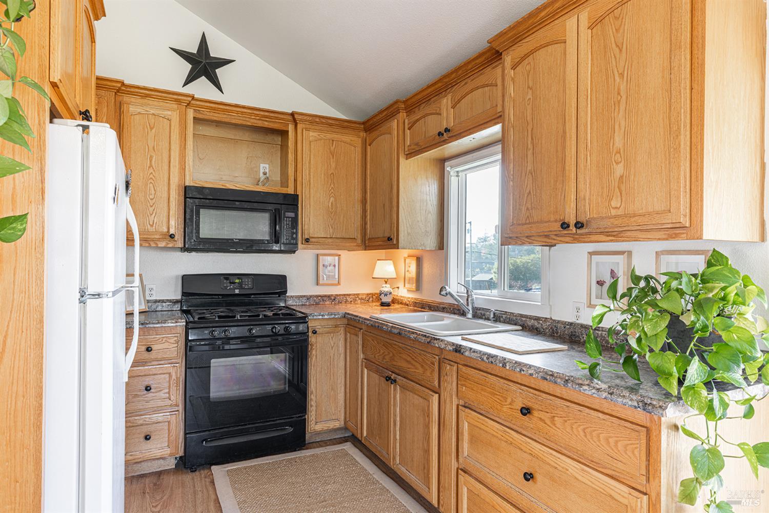 Detail Gallery Image 24 of 47 For 710 Old Adobe Rd, Petaluma,  CA 94954 - 3 Beds | 1/1 Baths